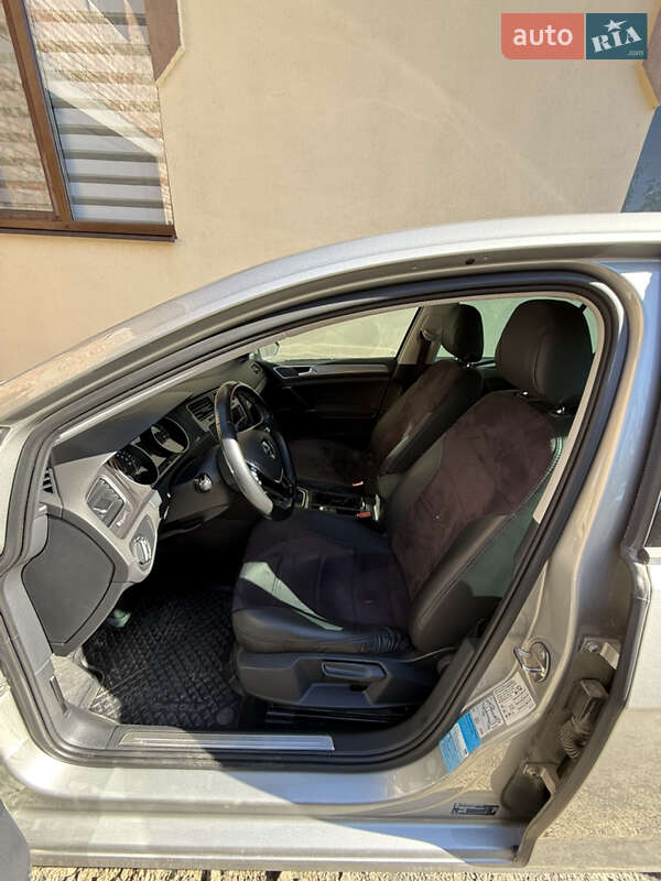 Хэтчбек Volkswagen e-Golf 2015 в Луцке фото 18 Хэтчбек Volkswagen e-Golf 2015 в Луцке