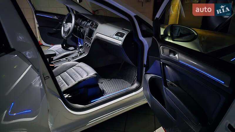 Хэтчбек Volkswagen e-Golf 2016 в Брюховичах