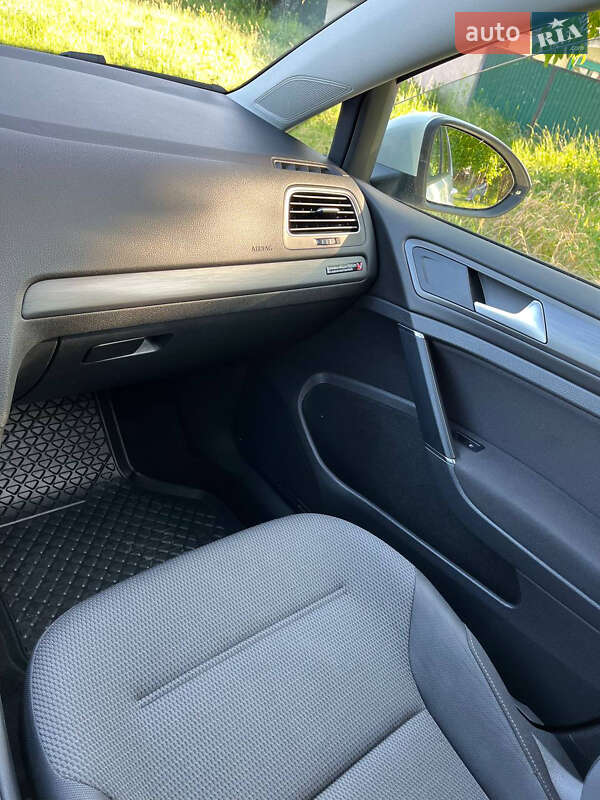 Хетчбек Volkswagen e-Golf 2019 в Івано-Франківську