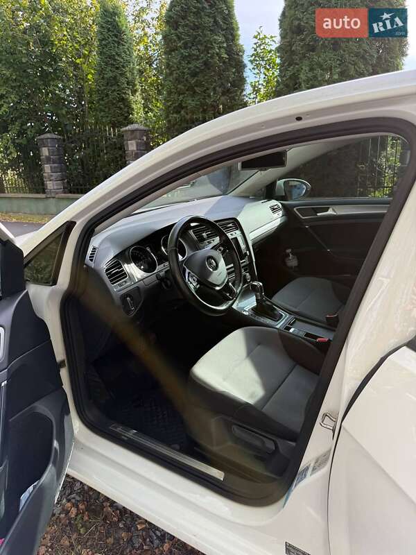 Хэтчбек Volkswagen e-Golf 2016 в Ровно фото 10 Хэтчбек Volkswagen e-Golf 2016 в Ровно