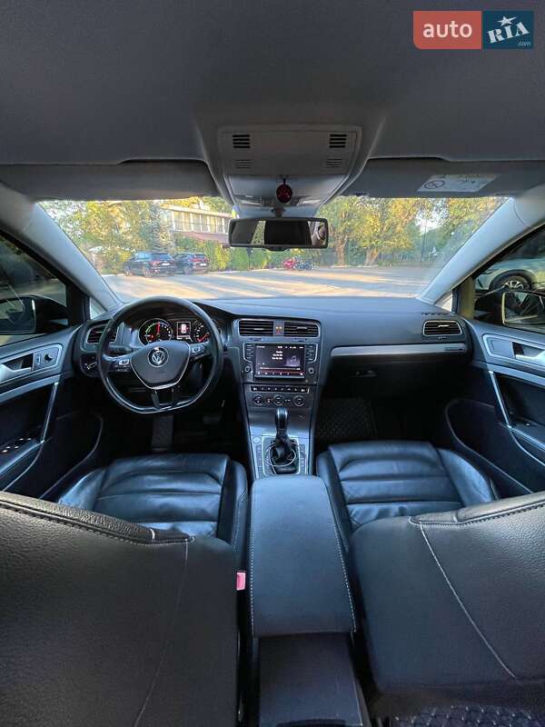 Хэтчбек Volkswagen e-Golf 2015 в Днепре фото 15 Хэтчбек Volkswagen e-Golf 2015 в Днепре