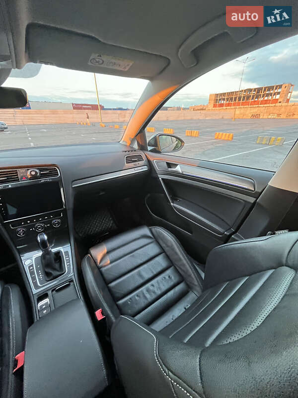 Хетчбек Volkswagen e-Golf 2017 в Львові