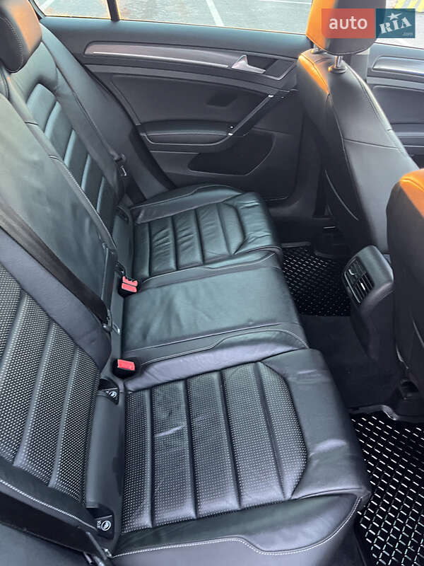 Хетчбек Volkswagen e-Golf 2017 в Львові