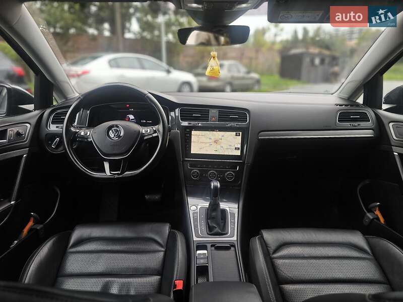 Хетчбек Volkswagen e-Golf 2018 в Львові