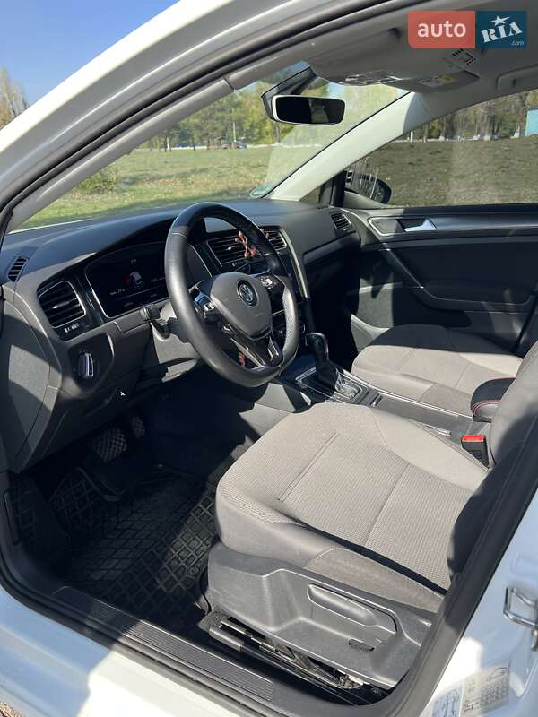 Хэтчбек Volkswagen e-Golf 2020 в Каменском