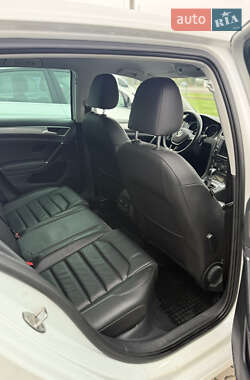 Хэтчбек Volkswagen e-Golf 2014 в 