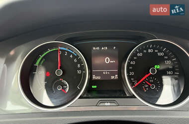 Хэтчбек Volkswagen e-Golf 2014 в 