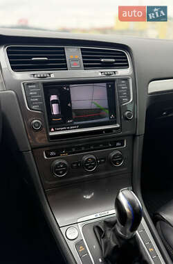 Хэтчбек Volkswagen e-Golf 2014 в 