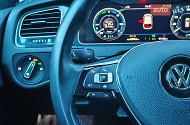 Хетчбек Volkswagen e-Golf 2018 в 
