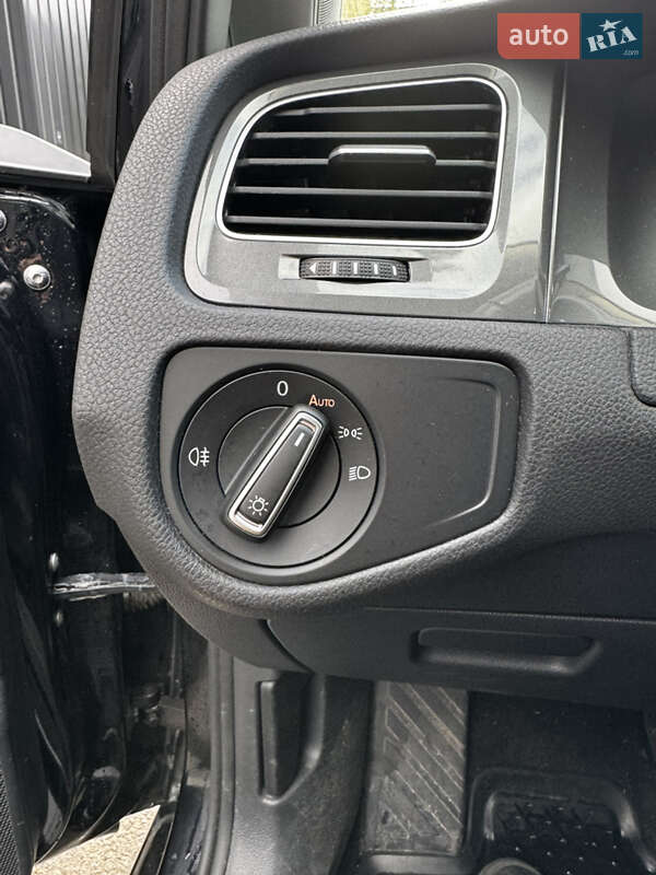 Хэтчбек Volkswagen e-Golf 2016 в Львове фото 12 Хэтчбек Volkswagen e-Golf 2016 в Львове