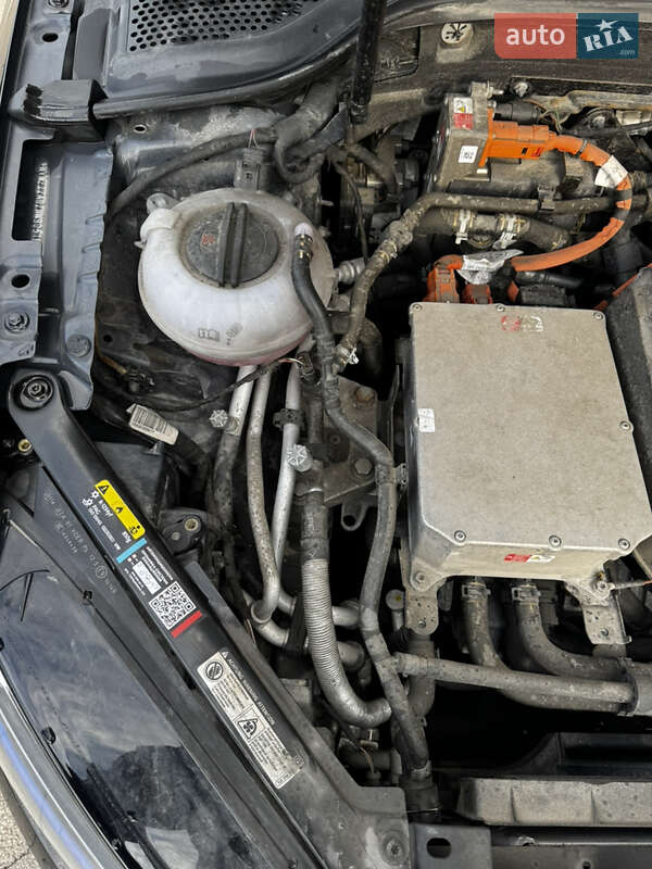 Хэтчбек Volkswagen e-Golf 2016 в Львове фото 14 Хэтчбек Volkswagen e-Golf 2016 в Львове