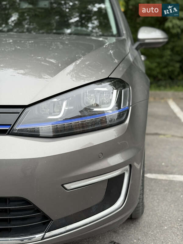 Хэтчбек Volkswagen e-Golf 2015 в Каменец-Подольском