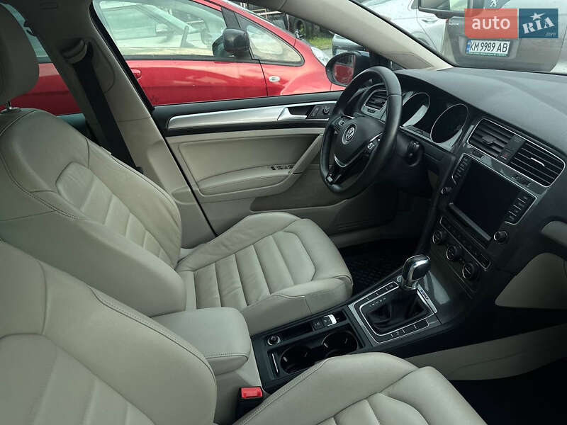 Хэтчбек Volkswagen e-Golf 2016 в Житомире