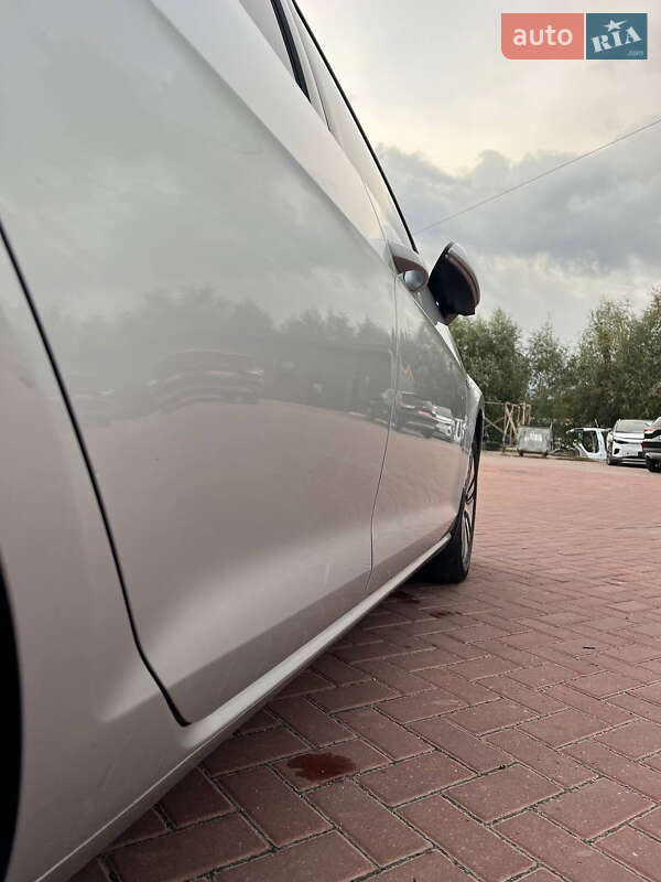 Хэтчбек Volkswagen e-Golf 2015 в Ровно