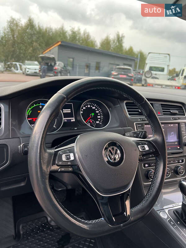 Хэтчбек Volkswagen e-Golf 2015 в Ровно