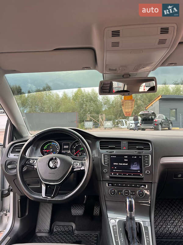Хэтчбек Volkswagen e-Golf 2015 в Ровно