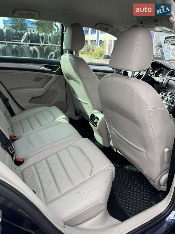 Хэтчбек Volkswagen e-Golf 2016 в Житомире