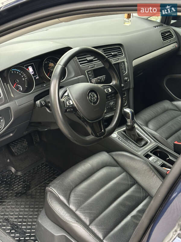 Хетчбек Volkswagen e-Golf 2017 в Рівному