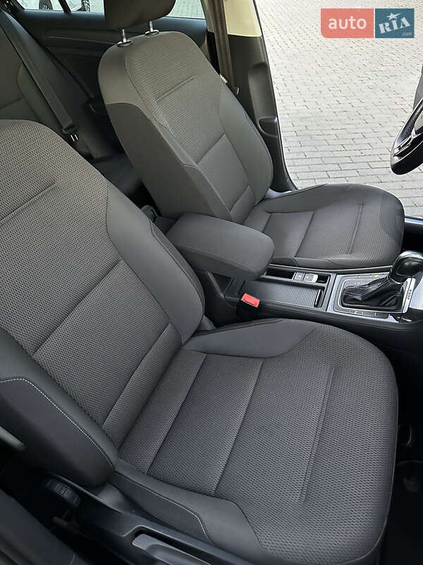 Хетчбек Volkswagen e-Golf 2019 в Ужгороді