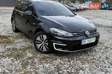 Хэтчбек Volkswagen e-Golf 2018 в 