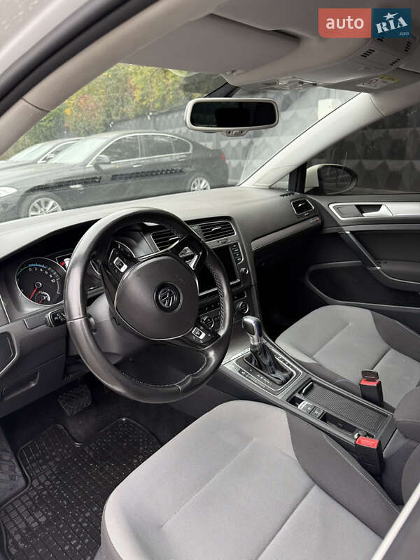 Хэтчбек Volkswagen e-Golf 2014 в Киеве фото 5 Хэтчбек Volkswagen e-Golf 2014 в Киеве