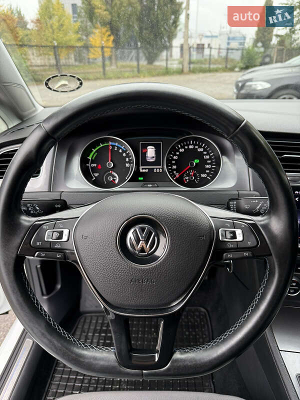 Хэтчбек Volkswagen e-Golf 2014 в Киеве фото 6 Хэтчбек Volkswagen e-Golf 2014 в Киеве