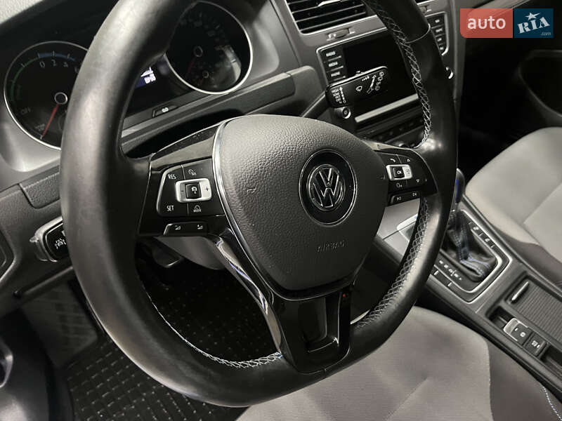 Хэтчбек Volkswagen e-Golf 2014 в Киеве фото 9 Хэтчбек Volkswagen e-Golf 2014 в Киеве