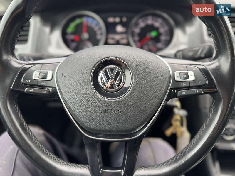 Хетчбек Volkswagen e-Golf 2015 в Рівному фото 12 Хетчбек Volkswagen e-Golf 2015 в Рівному