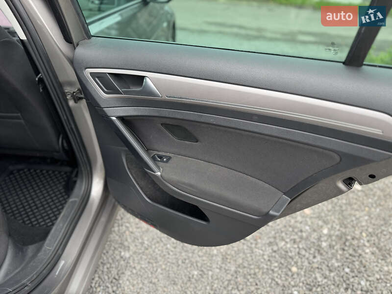 Хетчбек Volkswagen e-Golf 2015 в Рівному