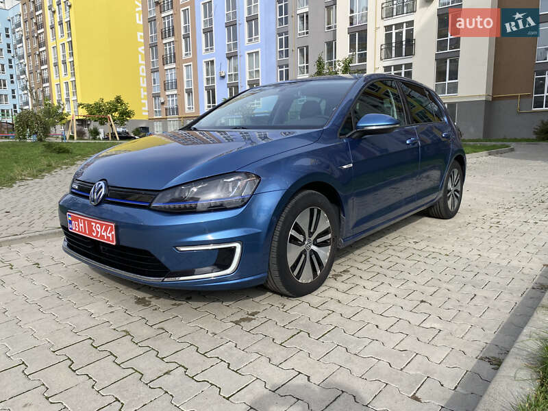 Хетчбек Volkswagen e-Golf 2015 в Чернівцях