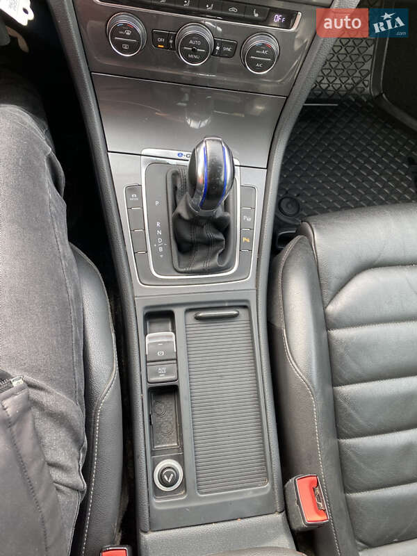 Хетчбек Volkswagen e-Golf 2015 в Чернівцях