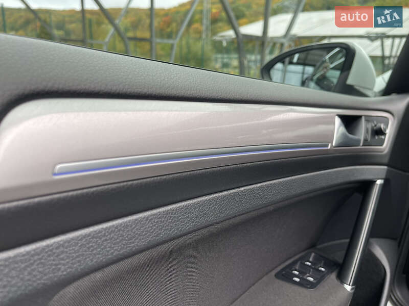 Хетчбек Volkswagen e-Golf 2014 в Львові