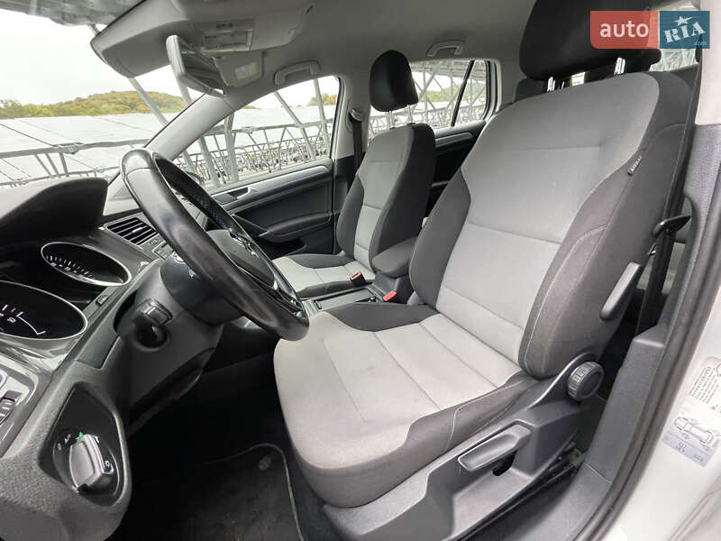 Хетчбек Volkswagen e-Golf 2014 в Львові