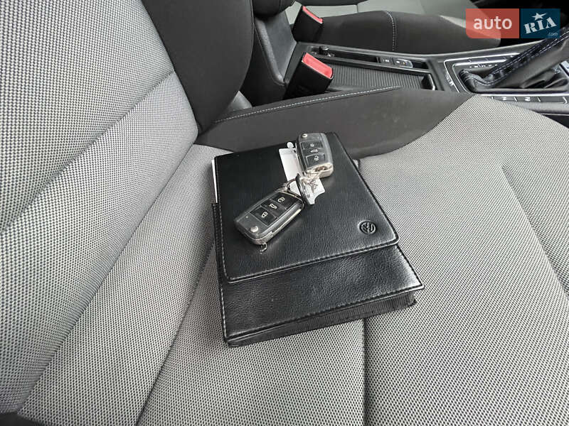 Хетчбек Volkswagen e-Golf 2014 в Львові