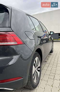 Хетчбек Volkswagen e-Golf 2020 в  фото 21 Хетчбек Volkswagen e-Golf 2020 в