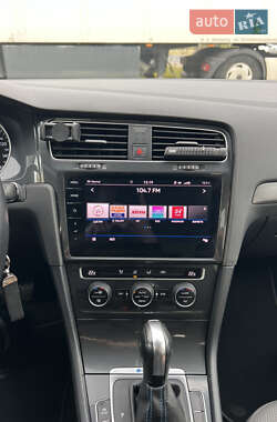 Хетчбек Volkswagen e-Golf 2020 в  фото 29 Хетчбек Volkswagen e-Golf 2020 в