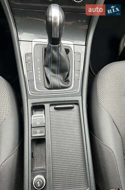 Хетчбек Volkswagen e-Golf 2020 в  фото 31 Хетчбек Volkswagen e-Golf 2020 в