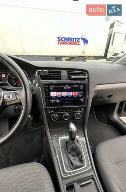 Хетчбек Volkswagen e-Golf 2020 в  фото 37 Хетчбек Volkswagen e-Golf 2020 в