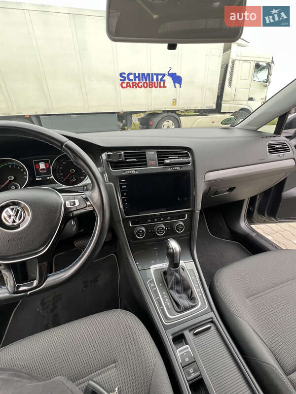 Хэтчбек Volkswagen e-Golf 2020 в Львове фото 40 Хэтчбек Volkswagen e-Golf 2020 в Львове