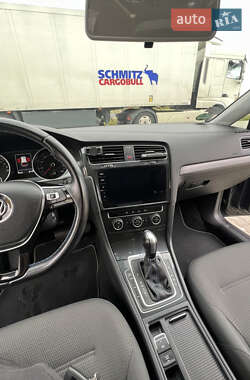 Хетчбек Volkswagen e-Golf 2020 в  фото 40 Хетчбек Volkswagen e-Golf 2020 в