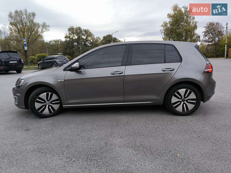 Хэтчбек Volkswagen e-Golf 2015 в Чернигове