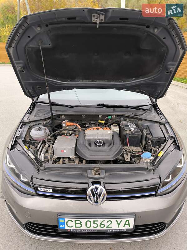 Хэтчбек Volkswagen e-Golf 2015 в Чернигове
