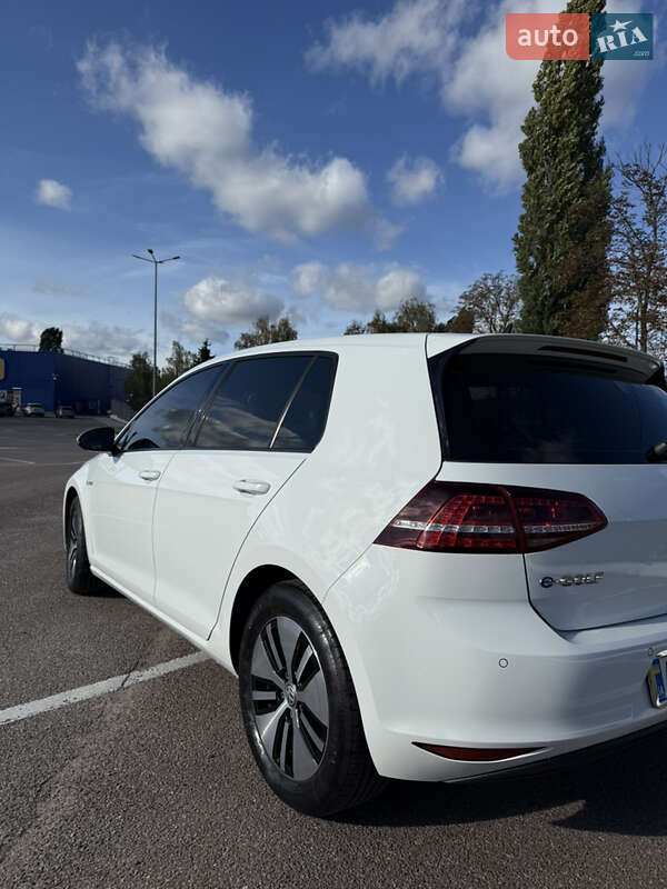 Хетчбек Volkswagen e-Golf 2016 в Житомирі