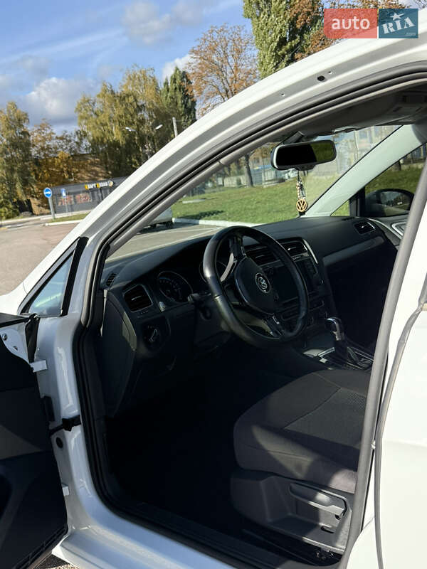 Хетчбек Volkswagen e-Golf 2016 в Житомирі