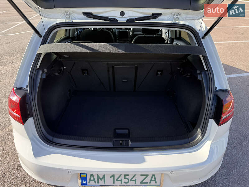 Хетчбек Volkswagen e-Golf 2016 в Житомирі