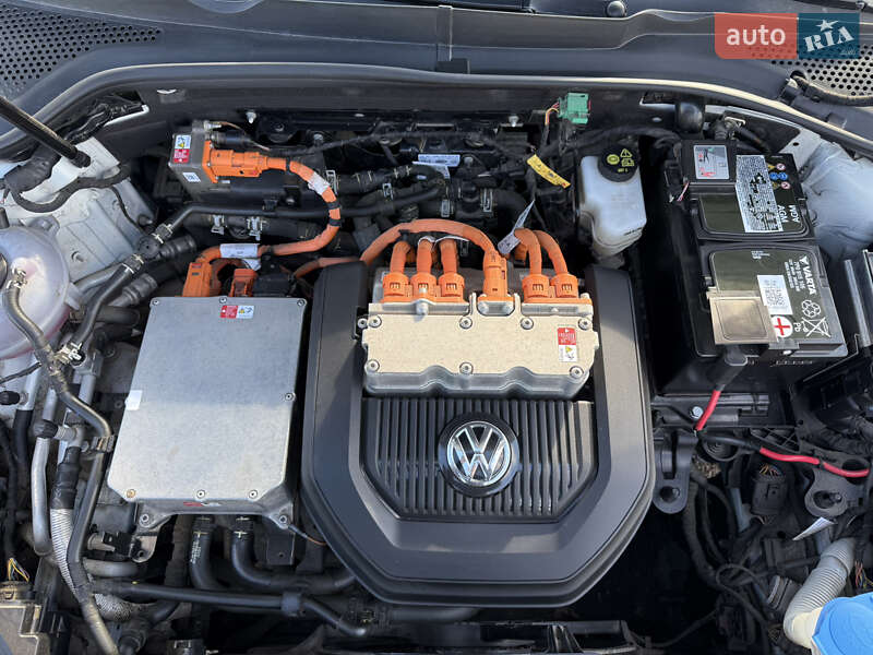 Хетчбек Volkswagen e-Golf 2016 в Житомирі
