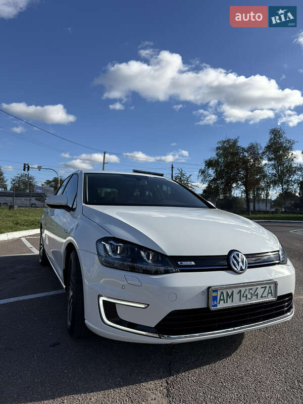 Хетчбек Volkswagen e-Golf 2016 в Житомирі