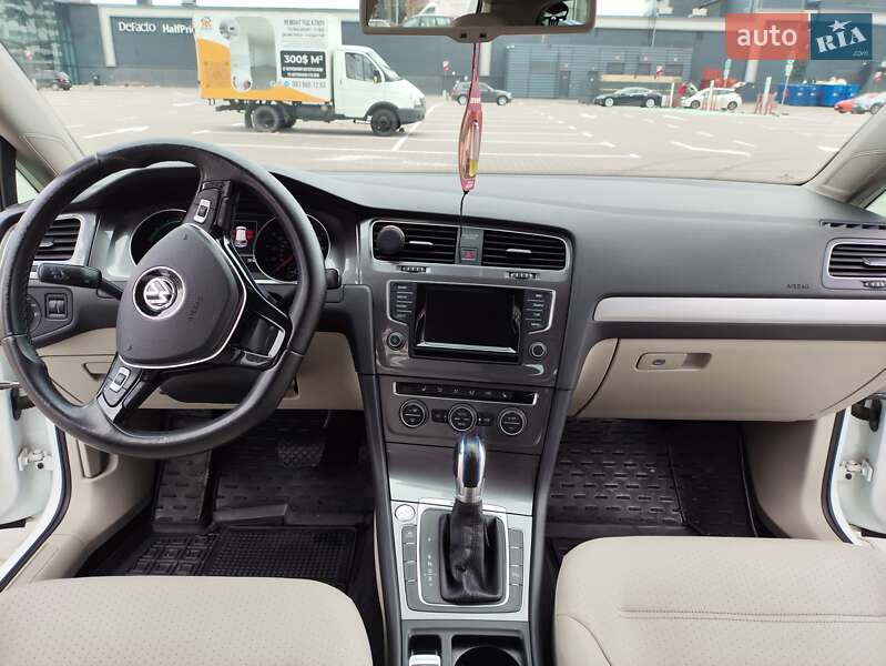 Хэтчбек Volkswagen e-Golf 2014 в Киеве фото 10 Хэтчбек Volkswagen e-Golf 2014 в Киеве