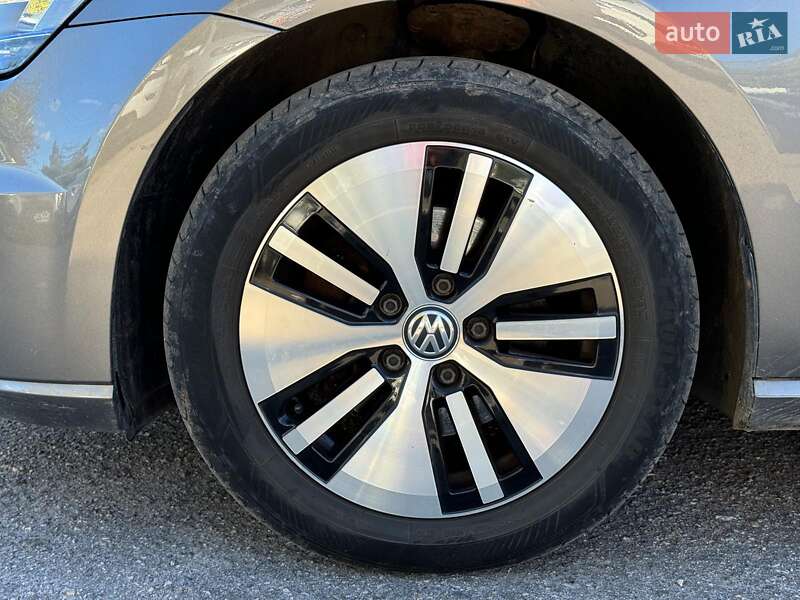 Хетчбек Volkswagen e-Golf 2016 в Вінниці