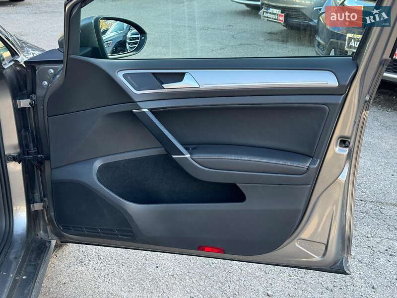 Хетчбек Volkswagen e-Golf 2016 в Вінниці